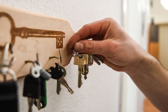 Damit sich eine Zweitwohnung steuerlich geltend machen lässt, müssen bestimmte Voraussetzungen erfüllt sein.