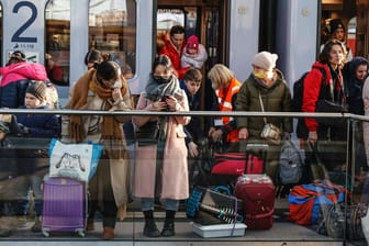 Ankommende Menschen am Berliner Hauptbahnhof: Die Union fordert von der Ampelkoalition mehr Engagement für die Geflohenen.