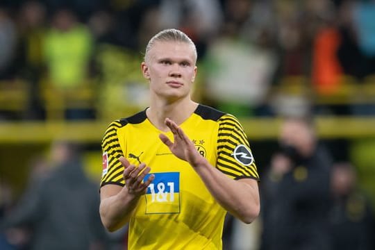 Erling Haaland soll einem Bericht der "Sun" zufolge bei einem Wechsel auch in einem neuen Vertrag auf eine Ausstiegsklausel bestehen.