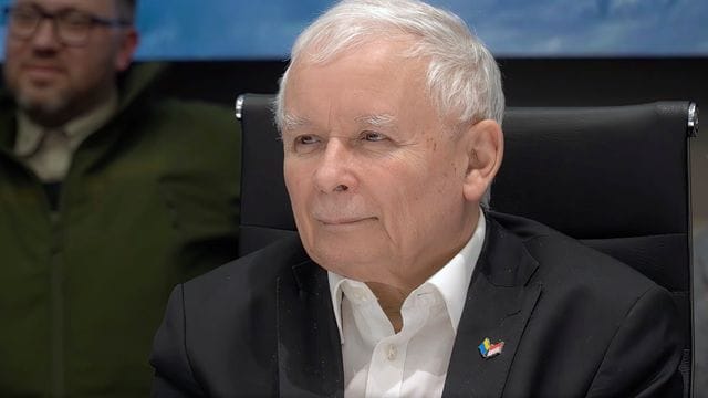 Polnischer Parteichef Kaczynski unterstellt Frauen Trinkexzesse