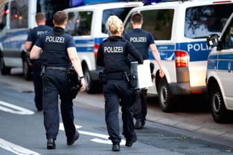 Durchsuchung der Bundespolizei (Symbolbild): Bei Ermittlungen gegen Geldwäsche haben Fahnder Objekte in Deutschland und Schweden durchsucht.