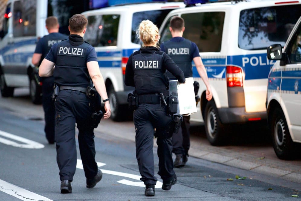 Durchsuchung der Bundespolizei (Symbolbild): Bei Ermittlungen gegen Geldwäsche haben Fahnder Objekte in Deutschland und Schweden durchsucht.