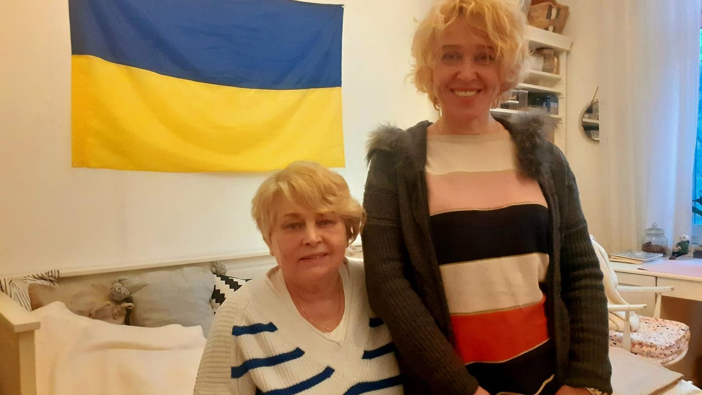 Svitlana Shevchenko (sitzend) und ihre Tochter Anzhelika Olefirenko: Sie sind dankbar, aber nicht glücklich.