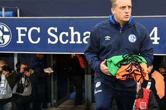 Hat nach der Beurlaubung von Dimitrios Grammozis als Cheftrainer des FC Schalke 04 übernommen: Mike Büskens.