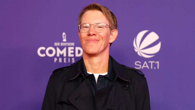 Komiker, Schauspieler und Moderator Simon Gosejohann bei der Verleihung des 24. Deutschen Comedypreises 2020 (Archivbild): Seit 2016 lebt der 46-Jährige in Berlin.