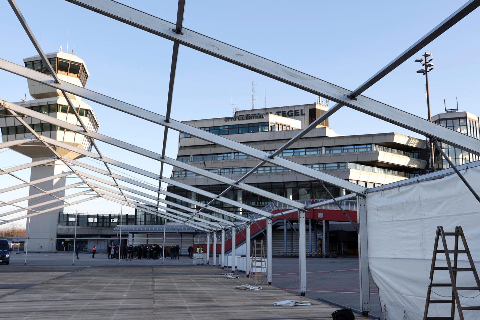 Im früheren Flughafen Tegel entsteht ein Ankunftszentrum für ukrainische Kriegsflüchtlinge (Archivbild): Die Bundeswehr unterstützt das Land Berlin in dem neuen Ankunftszentrum.