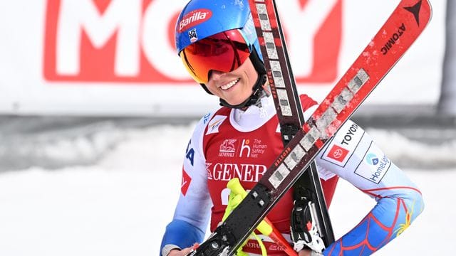 Mikaela Shiffrin hat einen großen Schritt in Richtung Sieg im Gesamtweltcup gemacht.