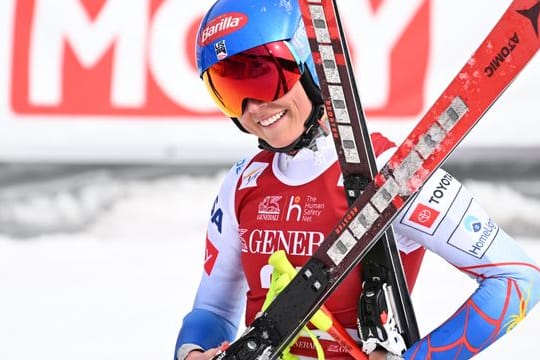 Mikaela Shiffrin hat einen großen Schritt in Richtung Sieg im Gesamtweltcup gemacht.