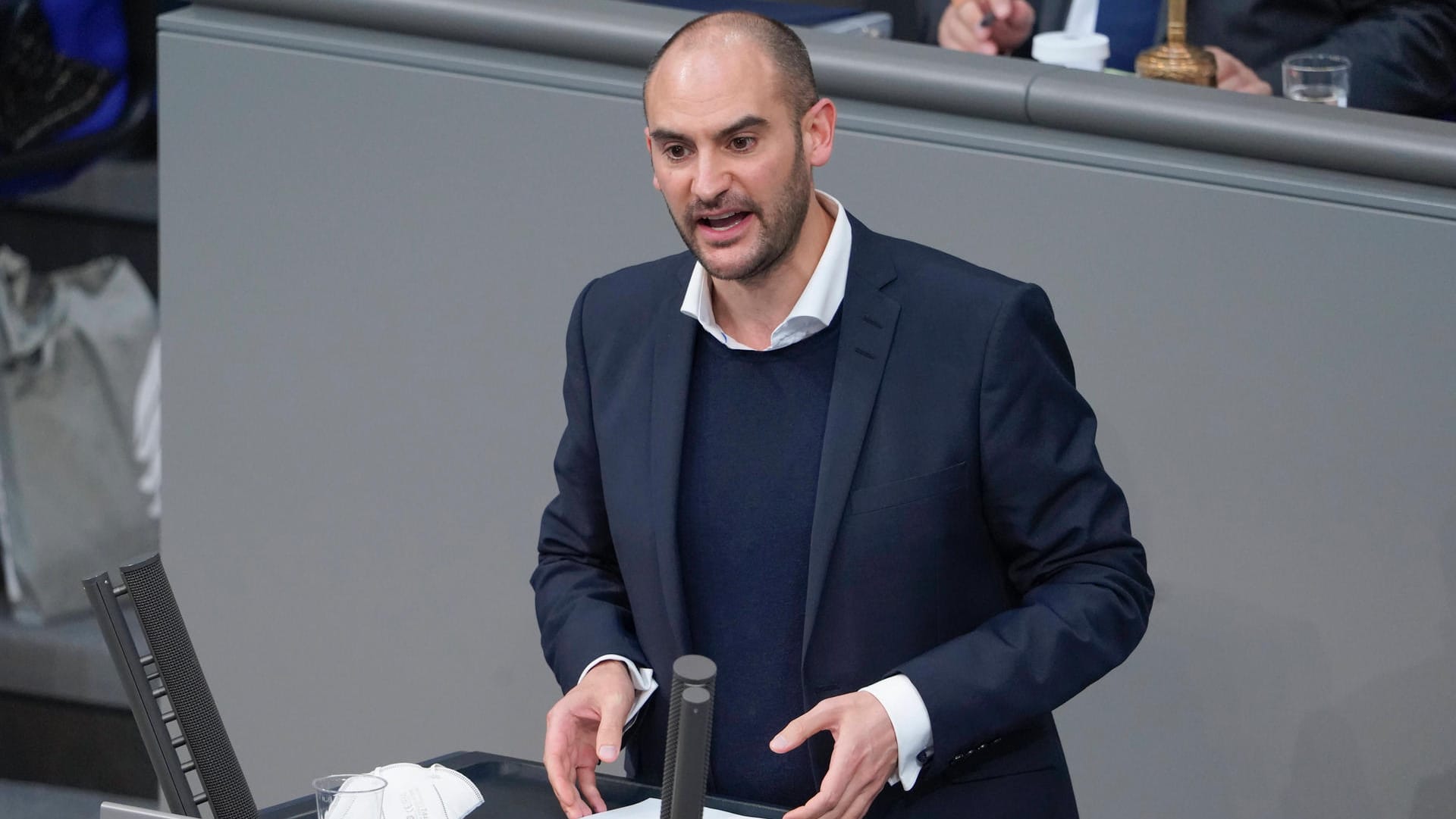 Grünen-Politiker Danyal Bayaz bei einer Rede im Bundestag (Archivbild): Die Mineralölkonzerne würden in der aktuellen Lage deutlich profitieren, schrieb er auf Twitter.