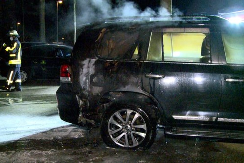 In Krefeld ist Anfang März ein Auto mit einem ukrainischen Kennzeichen in Brand geraten.