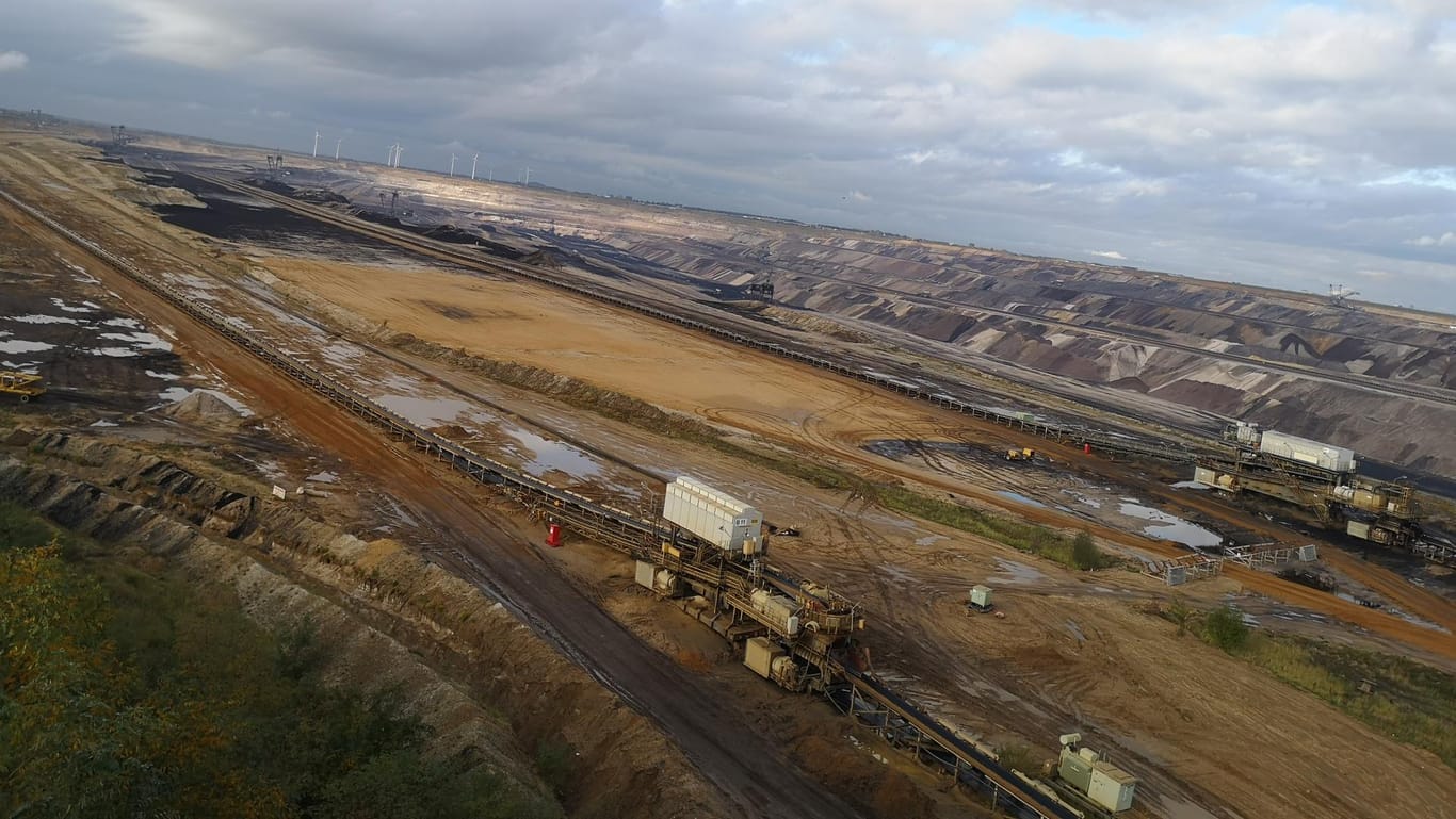 Der Tagebau Garzweiler im Norden des Rheinischen Reviers: Ende vergangenen Jahres hatte die Ampelkoaltion angekündigt, die fünf Dörfer rund um den Tagebau doch erhalten zu wollen.