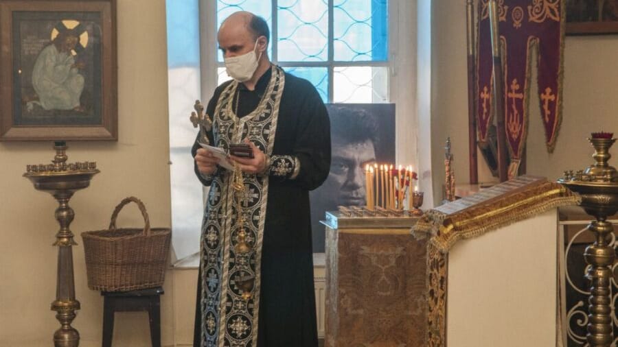 Der Priester Johannes Burdin wurde nach einer Ansprache an seine Gemeinde stundenlang von der Polizei befragt.