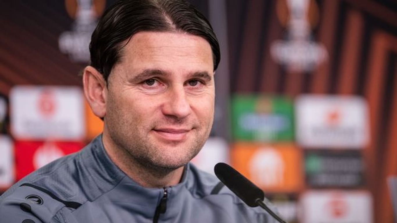 Leverkusens Trainer Gerardo Seoane auf der Pressekonferenz zum Europa-League-Rückspiel gegen Atalanta Bergamo.