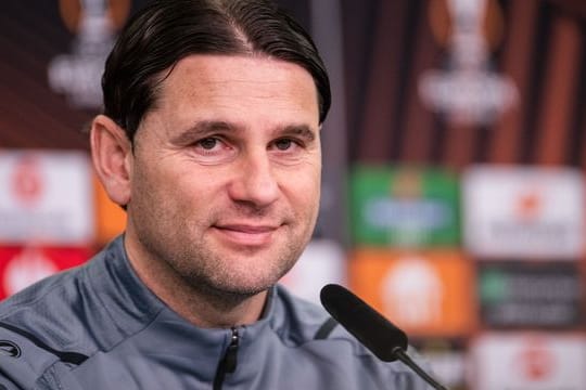 Leverkusens Trainer Gerardo Seoane auf der Pressekonferenz zum Europa-League-Rückspiel gegen Atalanta Bergamo.