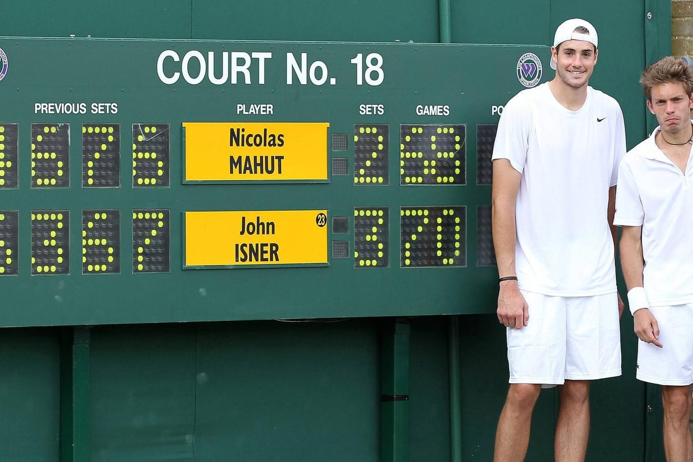 Ein Spiel für die Geschichtsbücher: Der letzte Satz im längsten Tennismatch aller Zeiten endet 70:68 für John Isner. Der US-Amerikaner bezwang den Franzosen Nicolas Mahut. Solch einen fünften Satz wird es wohl nie mehr geben.