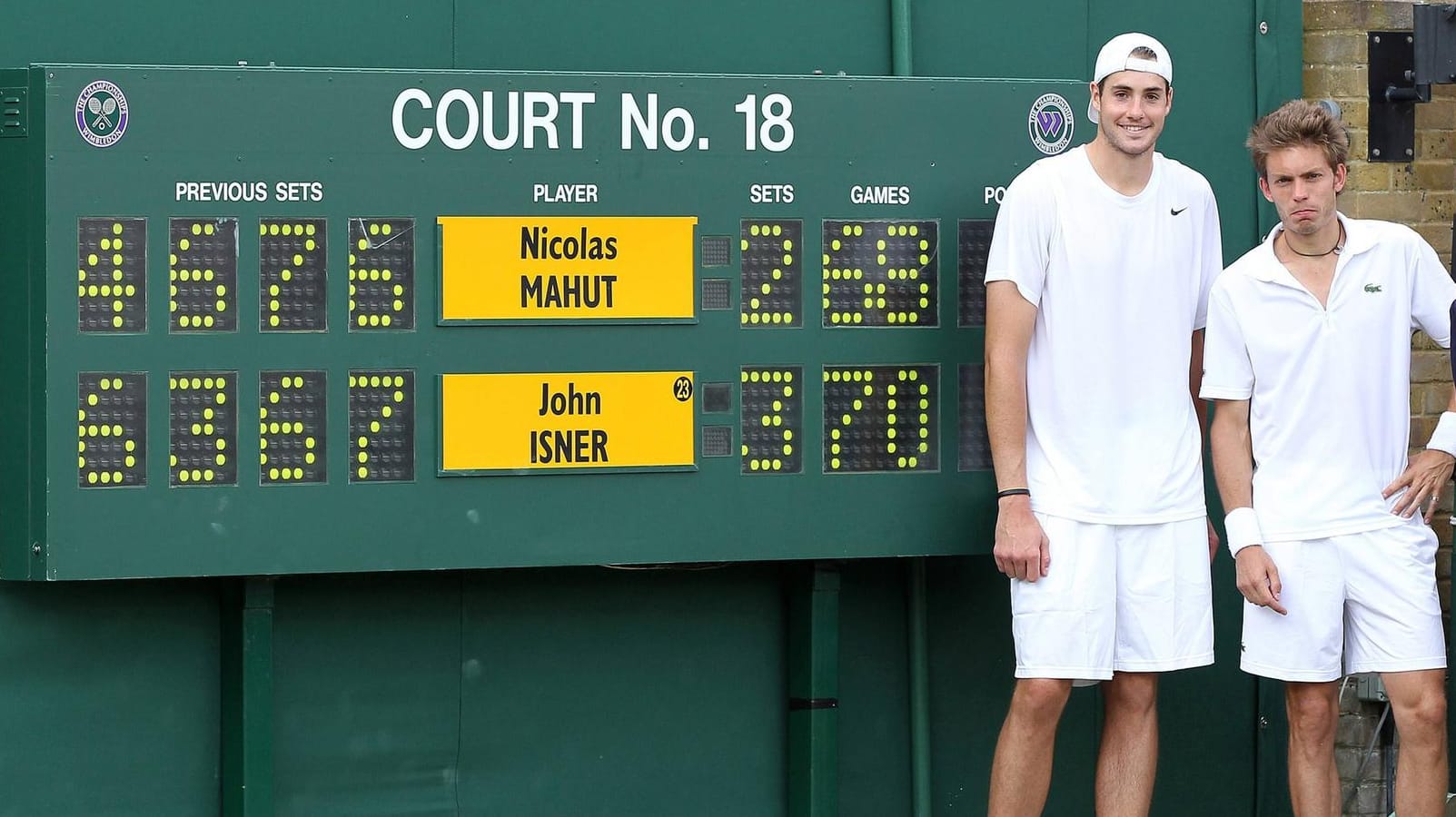 Ein Spiel für die Geschichtsbücher: Der letzte Satz im längsten Tennismatch aller Zeiten endet 70:68 für John Isner. Der US-Amerikaner bezwang den Franzosen Nicolas Mahut. Solch einen fünften Satz wird es wohl nie mehr geben.