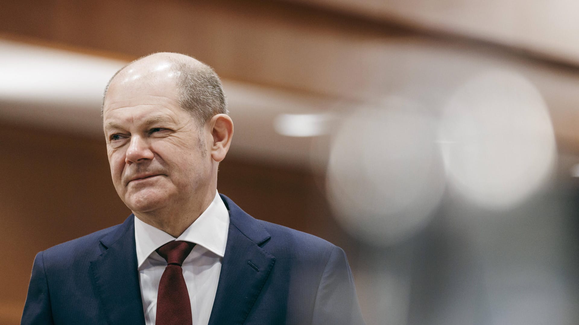 Bundeskanzler Olaf Scholz (SPD) bei einer Kabinettssitzung: Im Bundeskanzleramt soll es Vorbehalte gegeben haben, den Plan zum Gassparen im Gebäudesektor schon jetzt zu veröffentlichen.