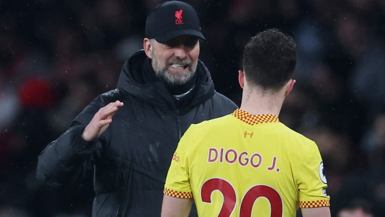 Jürgen Klopp (l.) mit Diogo Jota: Der FC Liverpool ist weiter in Topform.