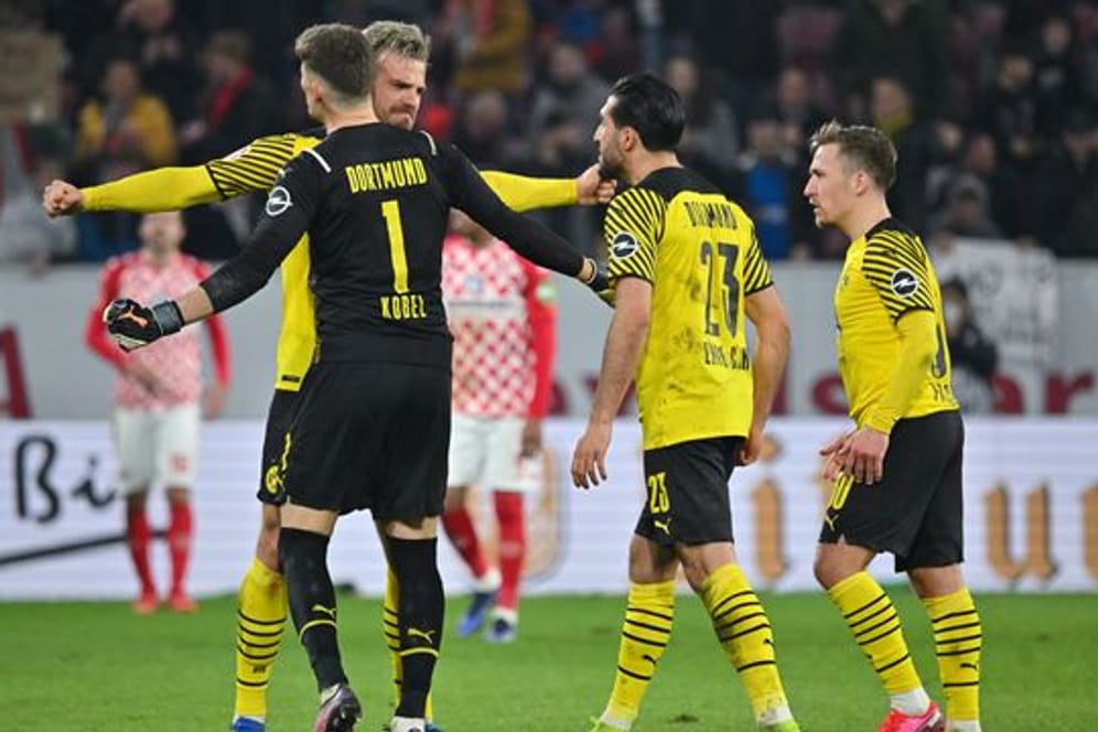 Die Spieler von Borussia Dortmund feiern den Rumpelsieg beim FSV Mainz 05.
