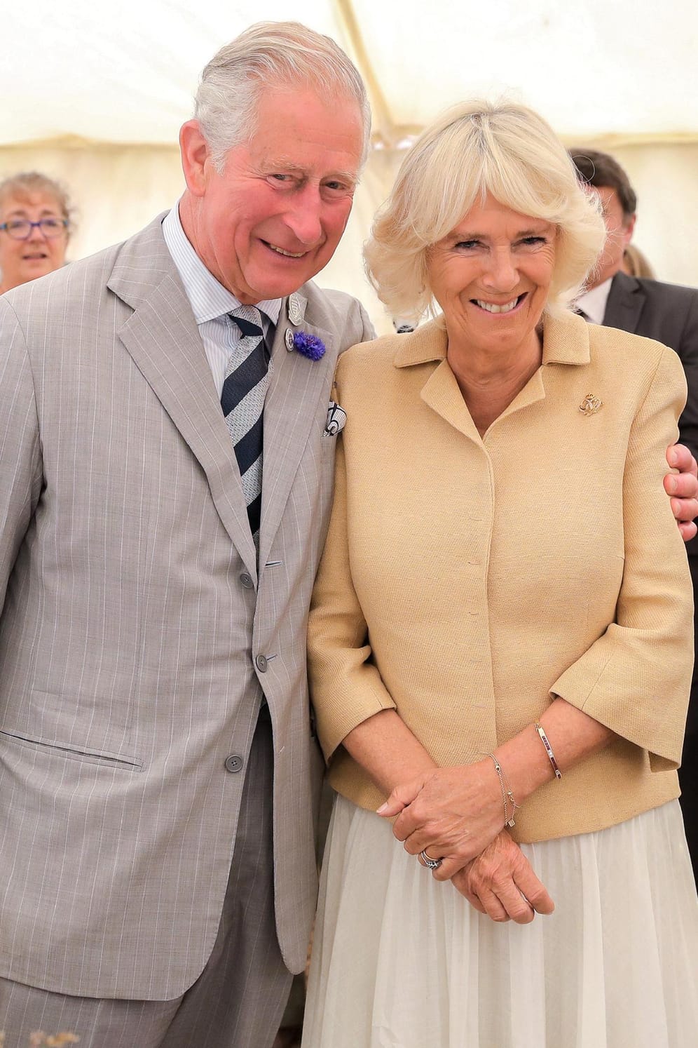 Prinz Charles und Herzogin Camilla: Der Sohn der Queen hat sich Anfang 2022 das zweite Mal mit dem Virus infiziert. Seine Frau wurde kurz danach ebenfalls positiv auf Corona getestet.