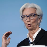 EZB-Präsidentin Christine Lagarde: Hebt sie nun auch die Zinsen an?