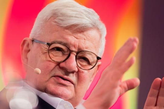 Joschka Fischer: Der Westen muss auf die Aggression des russischen Präsidenten mit "Entschlossenheit plus Vorsicht" reagieren.