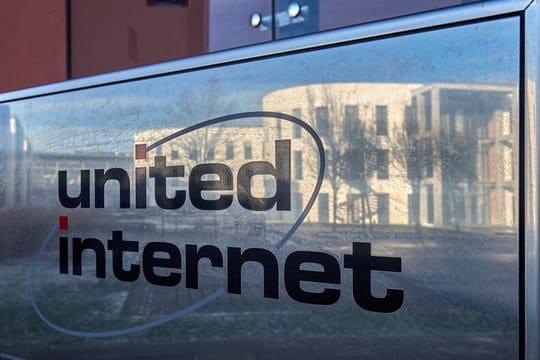 Beim Konzernumsatz rechnet United Internet 2022 nun mit etwas mehr als seit Dezember bekannt.