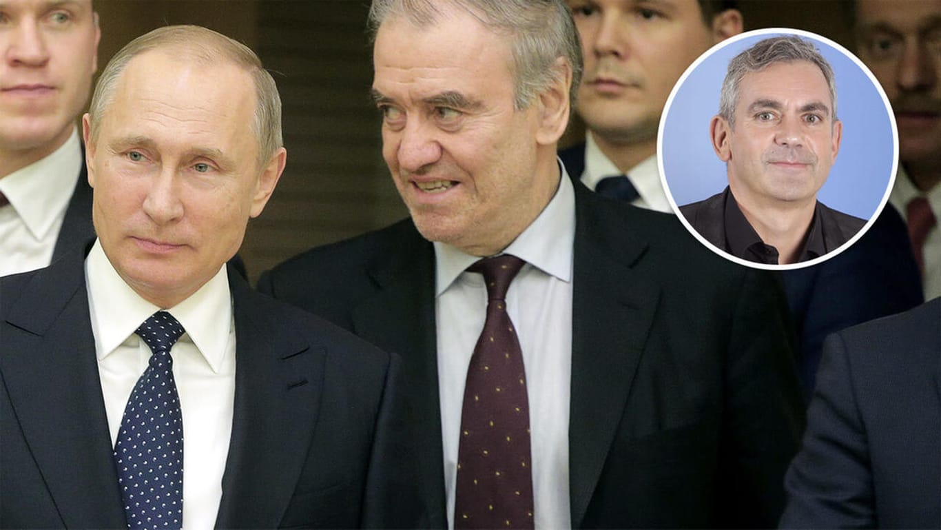 Wladimir Putin mit Waleri Gergijew (r.): Der russische Dirigent wurde in München entlassen, weil er sich nicht vom russischen Ukraine-Krieg distanziert hat.
