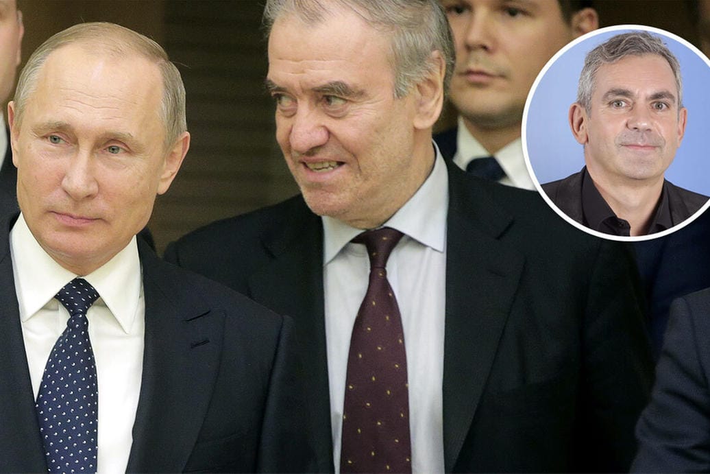 Wladimir Putin mit Waleri Gergijew (r.): Der russische Dirigent wurde in München entlassen, weil er sich nicht vom russischen Ukraine-Krieg distanziert hat.