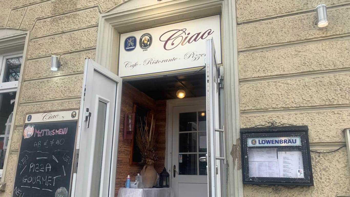 Der Eingang der Pizzeria "Ciao" in München. Corona-Pandemie und Krieg beeinflussen die Branche weiter massiv.