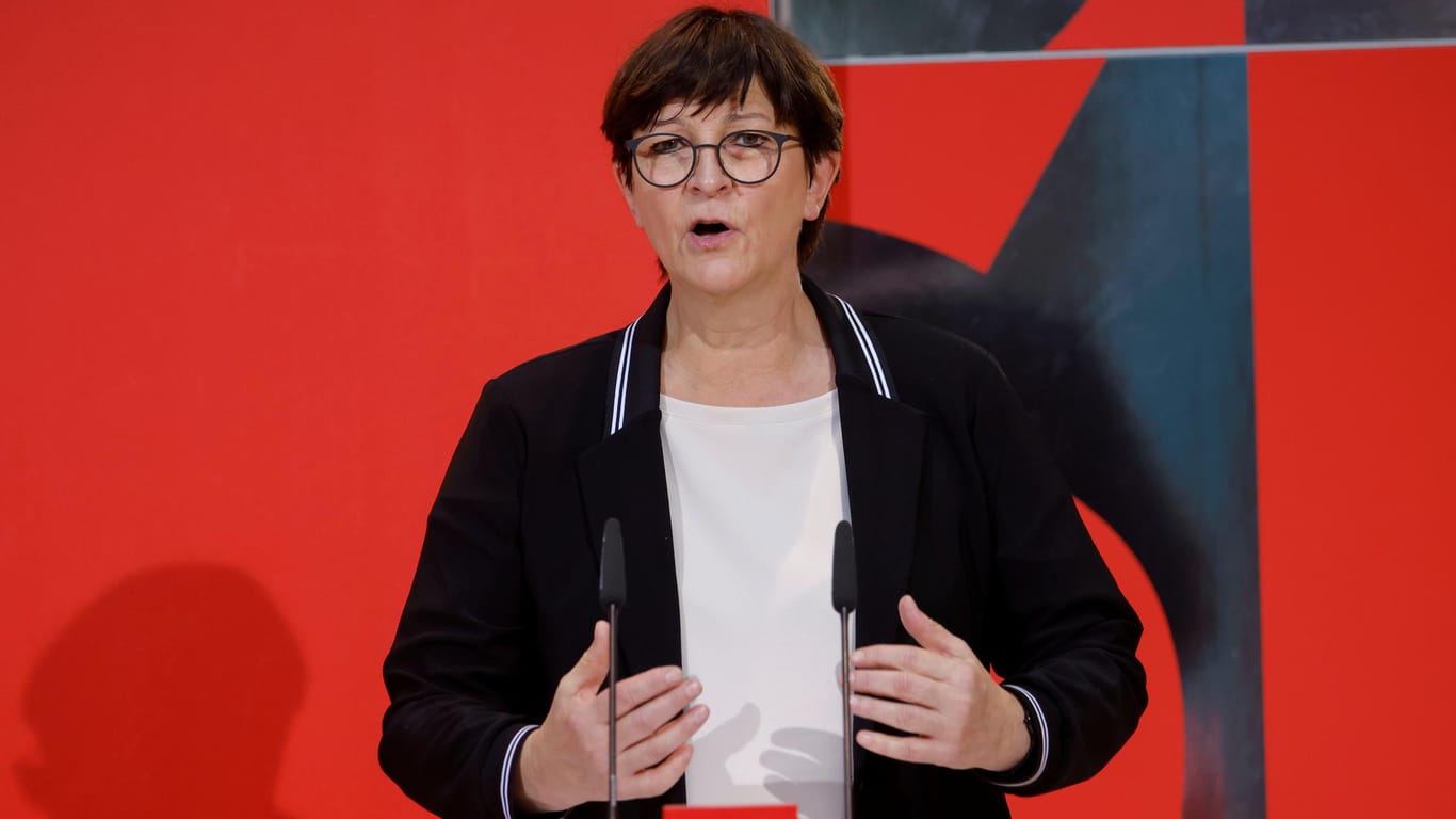 SPD-Chefin Saskia Esken: "Steinmeier wendet sich jenen Orten zu, die nicht immer im Mittelpunkt der bundesdeutschen Politik stehen."