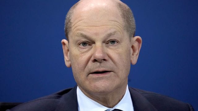 Olaf Scholz (SPD) spricht bei der Pressekonferenz im Bundeskanzleramt nach der Ministerpräsidentenkonferenz (MPK).