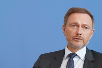 Bundesfinanzminister Christian Lindner bei der Bundespressekonferenz zum Thema Eckwerte zum Regierungsentwurf 2023.