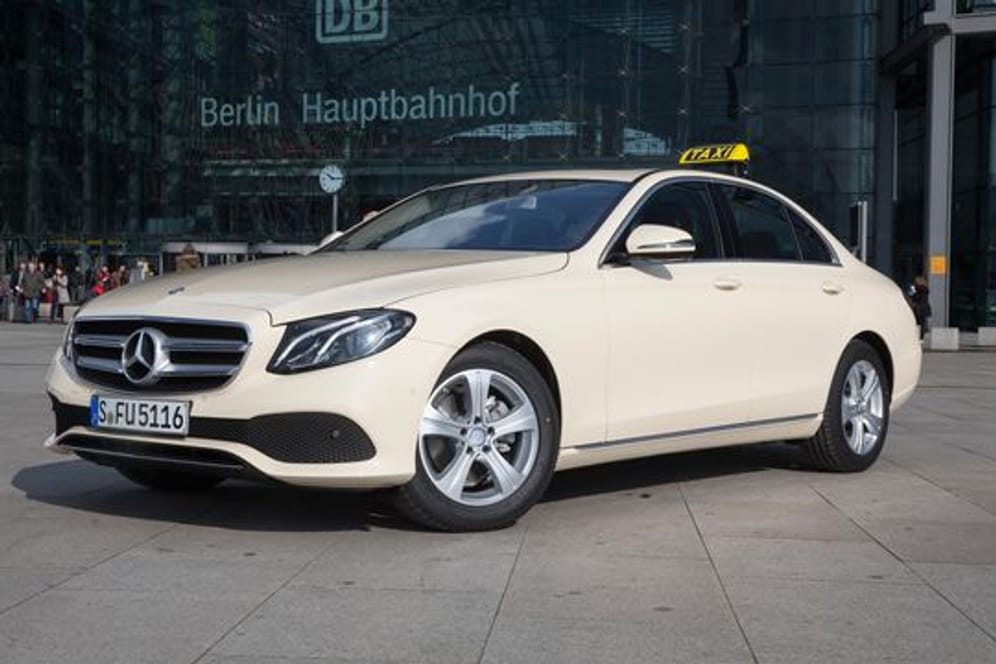 E wie Einprägsam: Die E-Klasse von Mercedes und ihre Vorgänger prägten über Jahrzehnte das Bild vom Taxi in Deutschland.