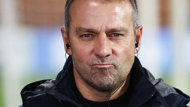 Muss Alternativen für die Abwehr finden: Bundestrainer Hansi Flick.