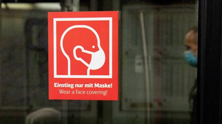 Ab Sonntag gibt es nur noch deutlich weniger flächendeckende Schutzregeln im Alltag.