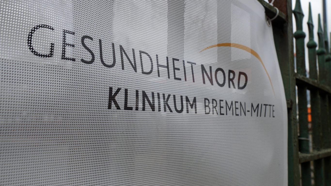 Das Transparent der Gesundheit Nord (Geno) vor der Professor-Hess-Kinderklinik im Bremer Hulsbergviertel (Symbolbild): Die Bremer Krankenhäuser stehen im engen Kontakt zueinander.