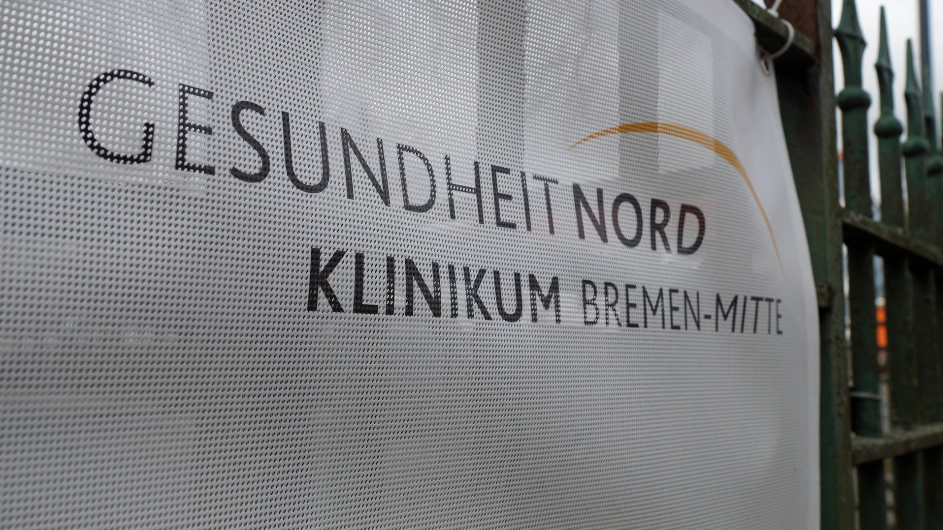 Das Transparent der Gesundheit Nord (Geno) vor der Professor-Hess-Kinderklinik im Bremer Hulsbergviertel (Symbolbild): Die Bremer Krankenhäuser stehen im engen Kontakt zueinander. Das Transparent der Gesundheit Nord (Geno) vor der Professor-Hess-Kinderklinik im Bremer Hulsbergviertel (Symbolbild): Die Bremer Krankenhäuser stehen im engen Kontakt zueinander.