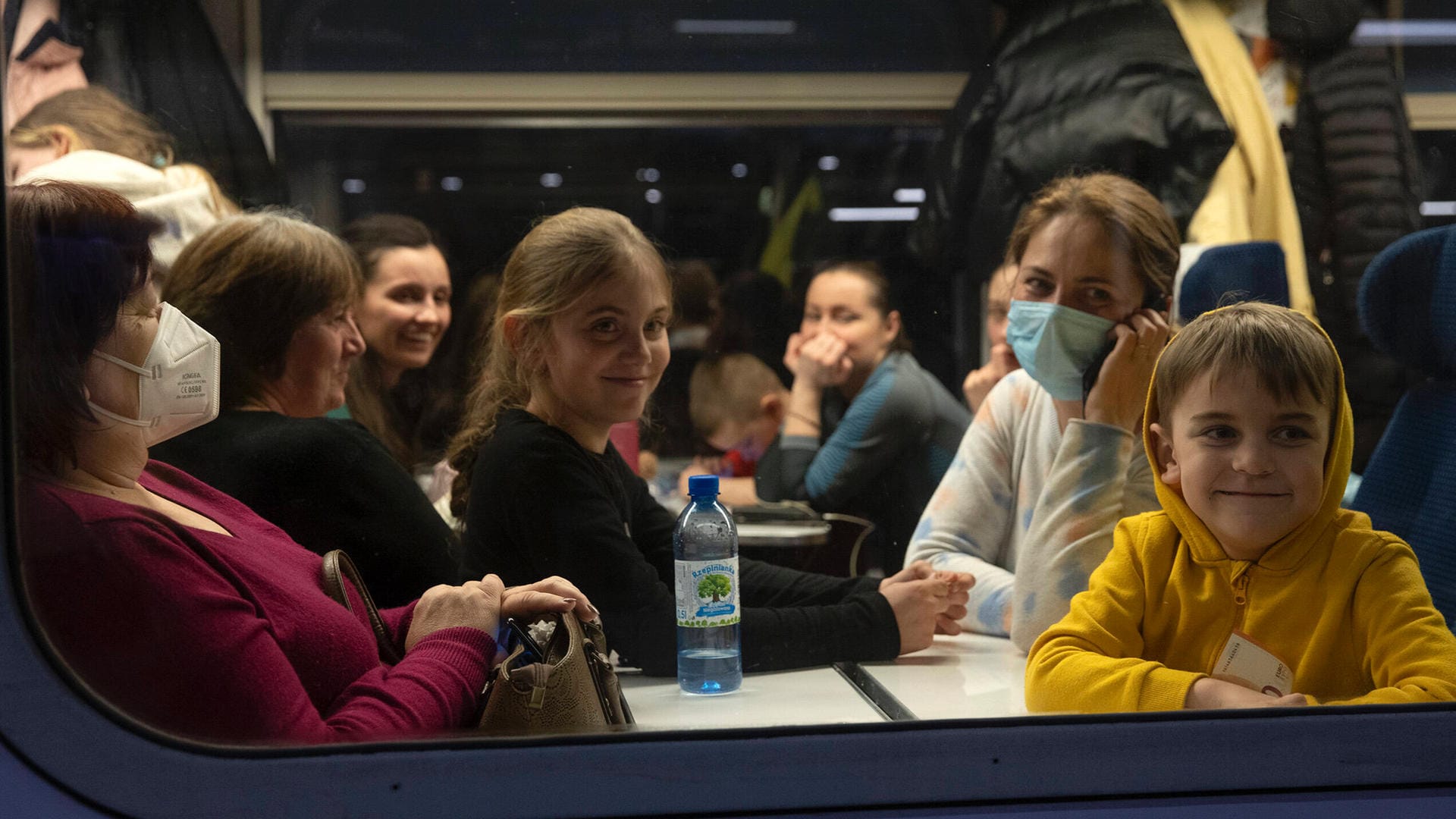 Schutzsuchende aus der Ukraine (Archivbild): Täglich kommen 2.000 ukrainische Geflüchtete am Frankfurter Hauptbahnhof an.