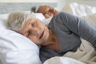 Gesund schlafen: Wer nach Mitternacht ins Bett geht, hat ein erhöhtes Risiko für Herzerkrankungen.