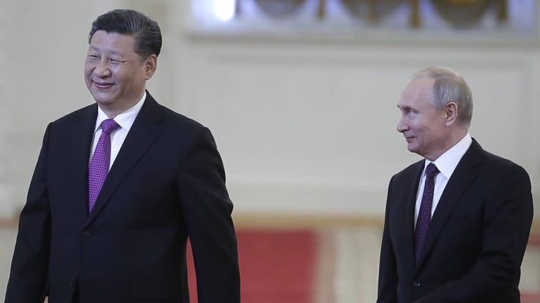 Fällt zurück: Durch seinen Bruch mit dem Westen bleibt Russland nur China – doch die Regierung im Xi Jinping hält sich alle Handelsmöglichkeiten offen.