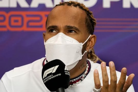 Formel-1-Pilot Lewis Hamilton vom Team Mercedes zahlt Geldstrafe.