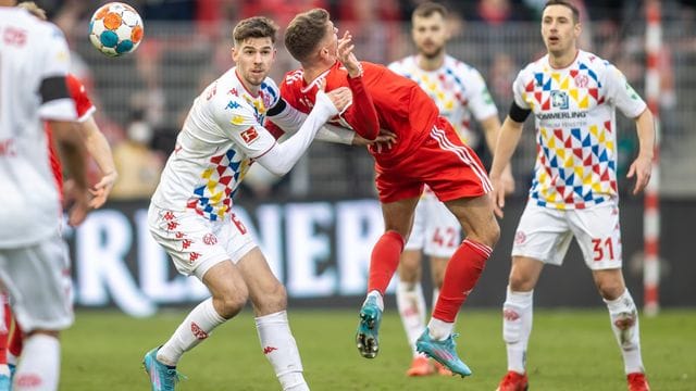 Der Mainzer Anton Stach (l) wurde für die Nationalmannschaft nominiert.