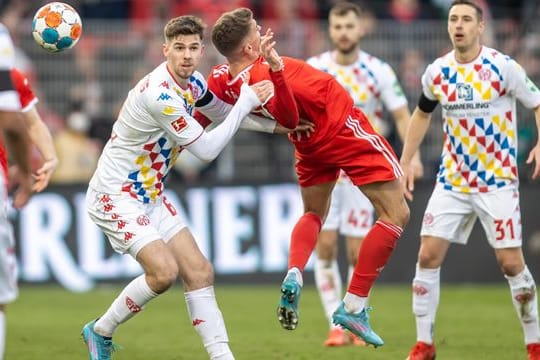 Der Mainzer Anton Stach (l) wurde für die Nationalmannschaft nominiert.