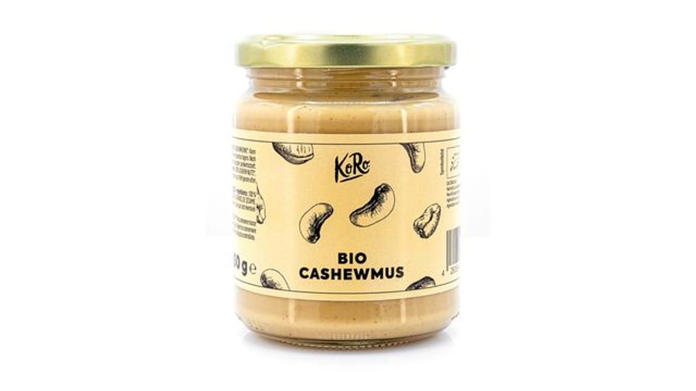 Vorsicht bei Erdnussallergie: Im Cashewmus der Marke KoRo könnte laut einer Lebensmittelwarnung zu viel Erdnuss enthalten sein.