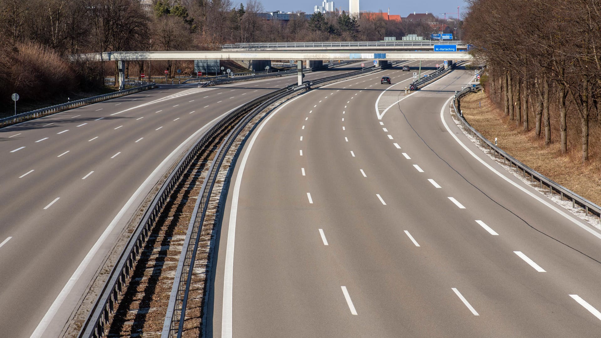 Leere Autobahn: Eine Mehrheit der Bürger ist für autofreie Sonntage.