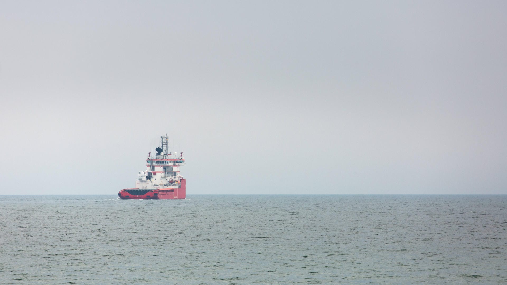 Ein Transportschiff bei den Arbeiten zu Nord Stream 2, Juni 2021: Für die Pipeline legte sich die Klimastiftung ins Zeug. Bald will sie ihren Tätigkeitsbericht vorlegen.