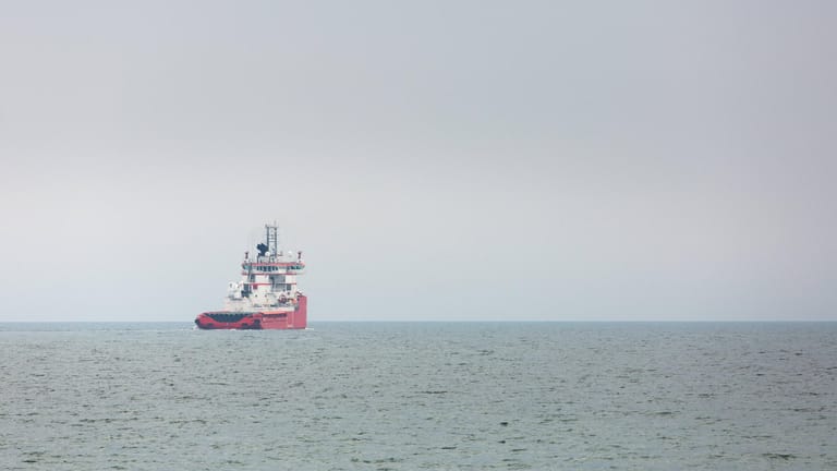 Ein Transportschiff bei den Arbeiten zu Nord Stream 2, Juni 2021: Für die Pipeline legte sich die Klimastiftung ins Zeug. Bald will sie ihren Tätigkeitsbericht vorlegen.