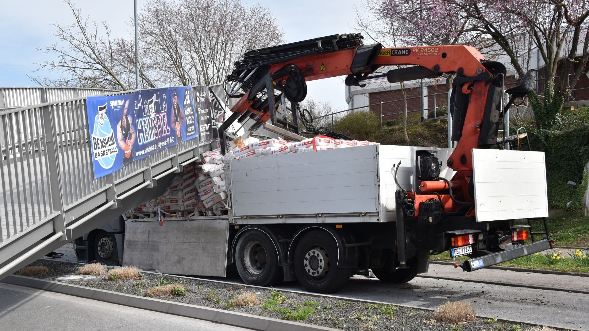 Unfall in Hessen: Fußgänger befanden sich wohl nicht auf der Brücke.