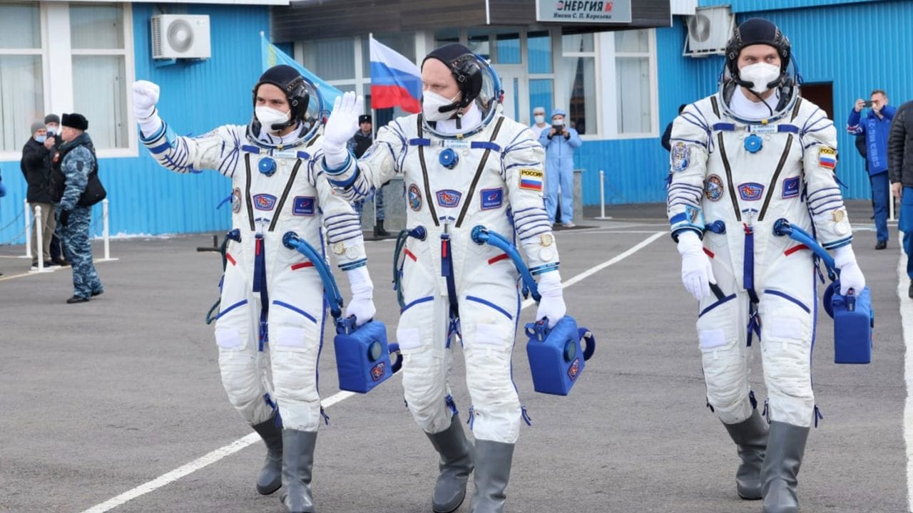 Die russischen Kosmonauten Sergej Korssakow (v. Die russischen Kosmonauten Sergej Korssakow (v.